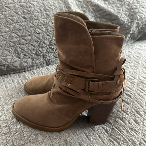 Lane Bryant boots Tan women's size 9w. - Picture 4 of 5